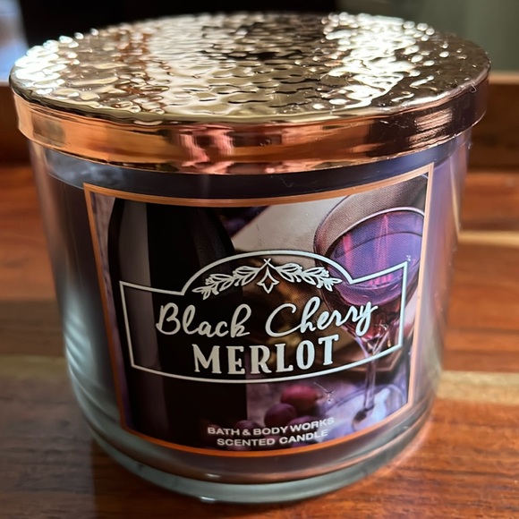 NEW B&BW BLACK CHERRY MERLOT CANDLE - Picture 1 of 6